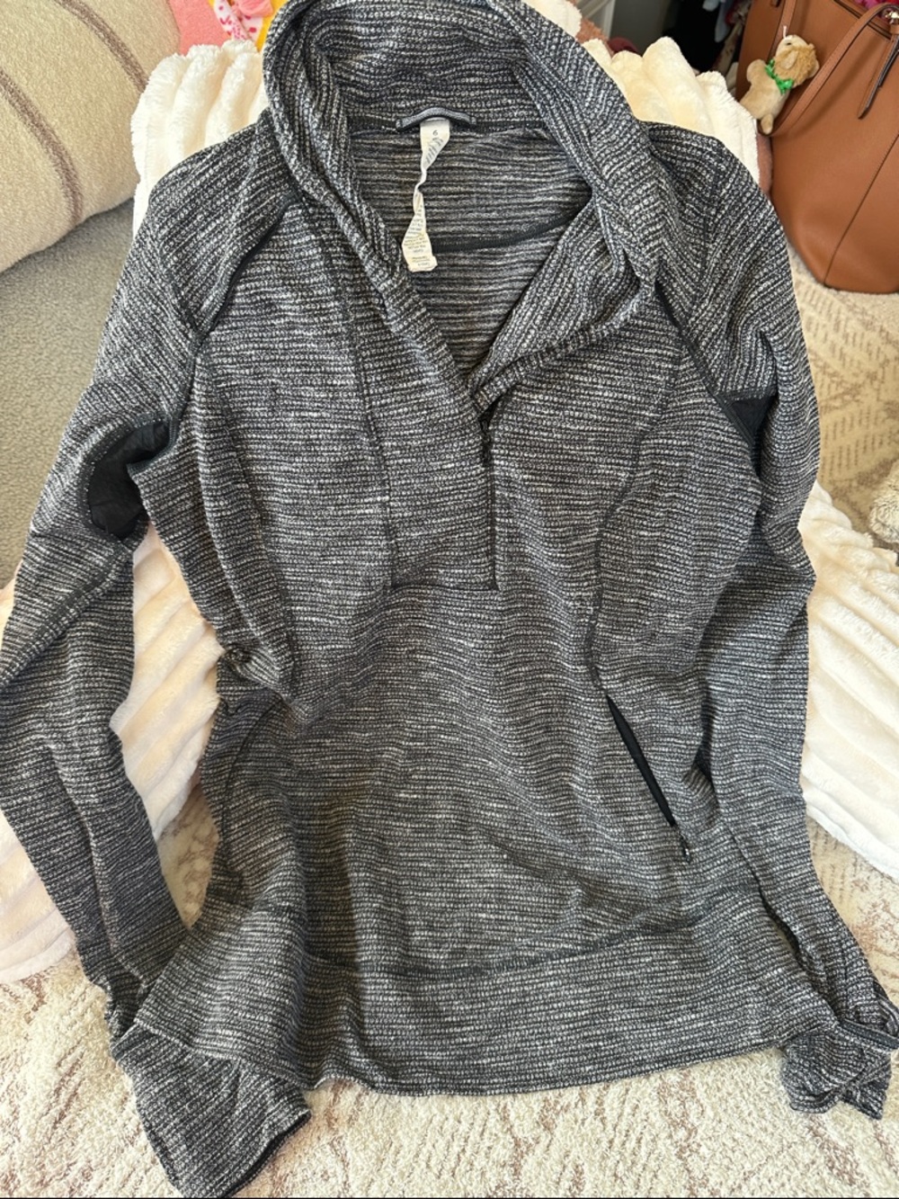 Lululemon textured cozy pullover size 6 gray/black athleisure hoodie like new